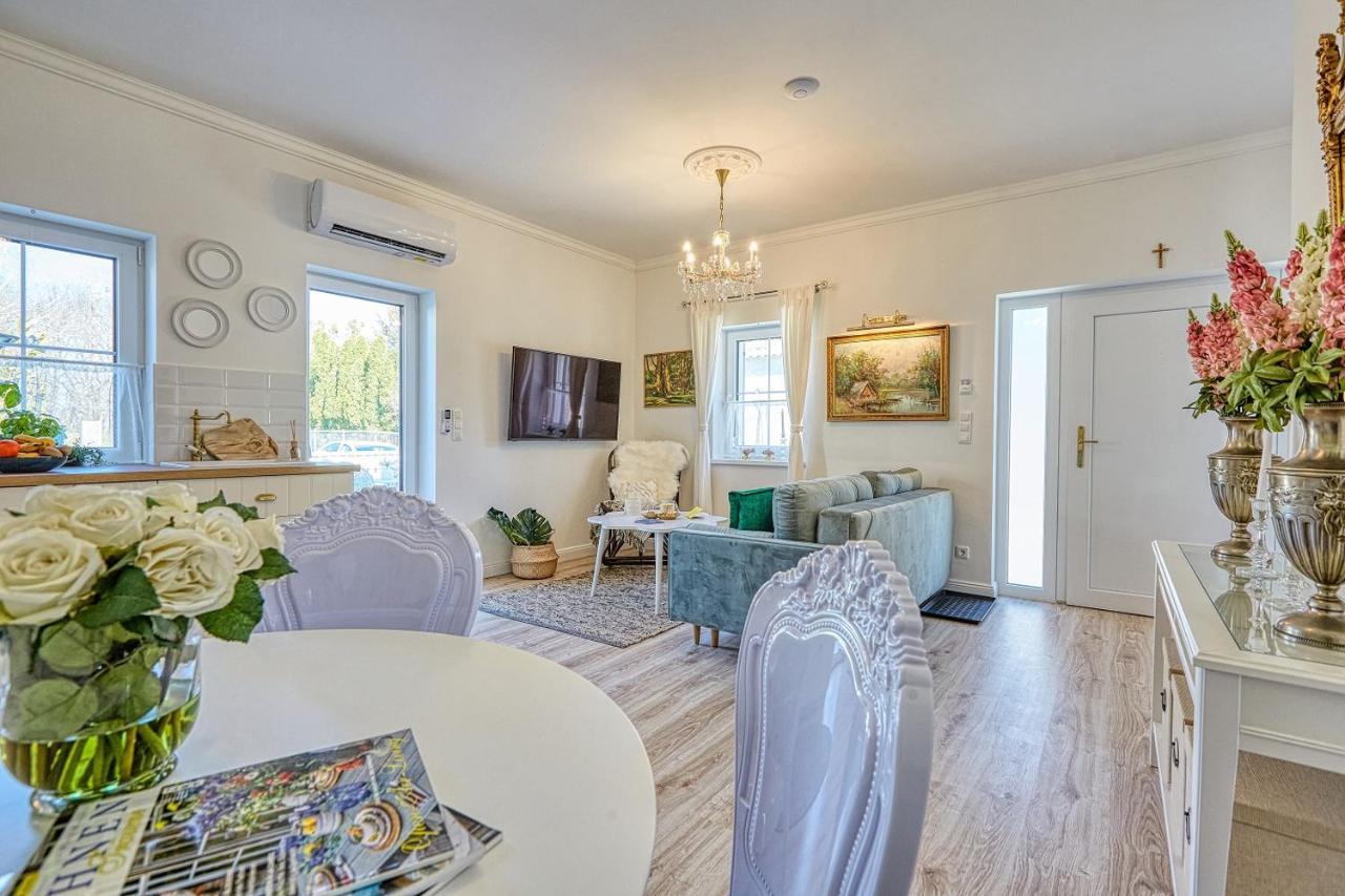 The Doors Boutique Apartments Mosonmagyaróvár Esterno foto