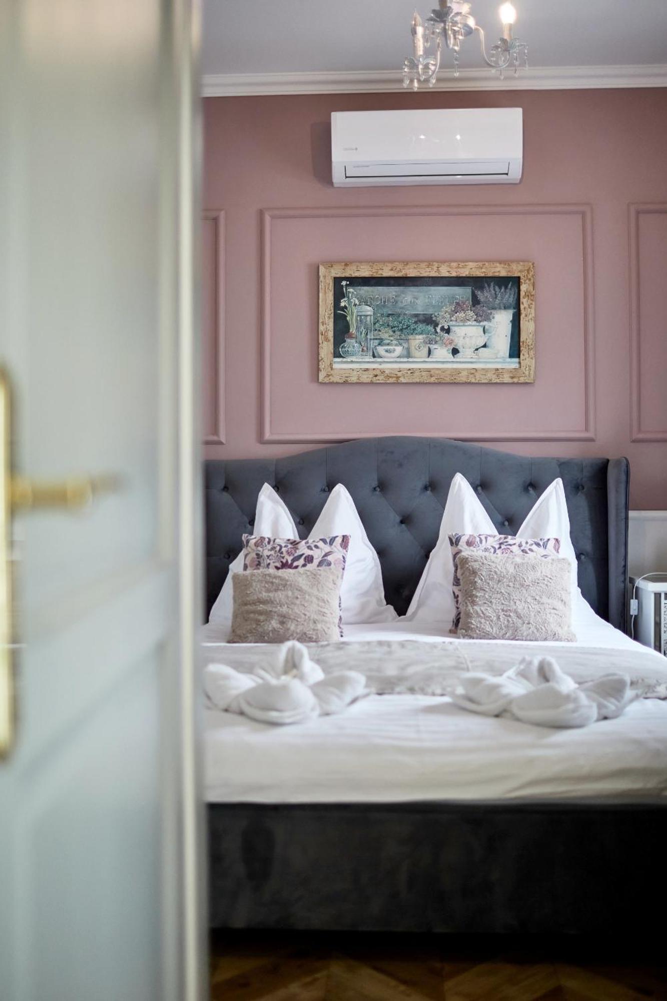 The Doors Boutique Apartments Mosonmagyaróvár Esterno foto