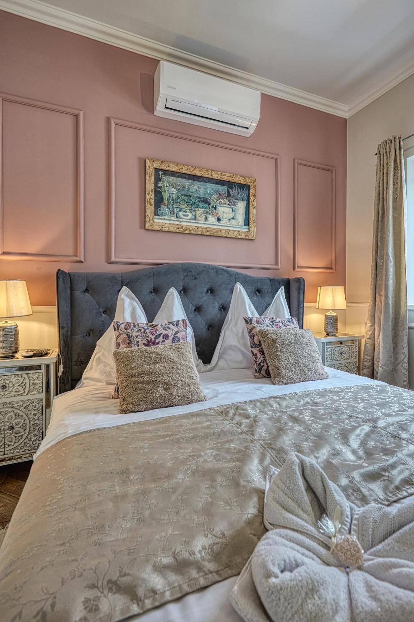 The Doors Boutique Apartments Mosonmagyaróvár Esterno foto