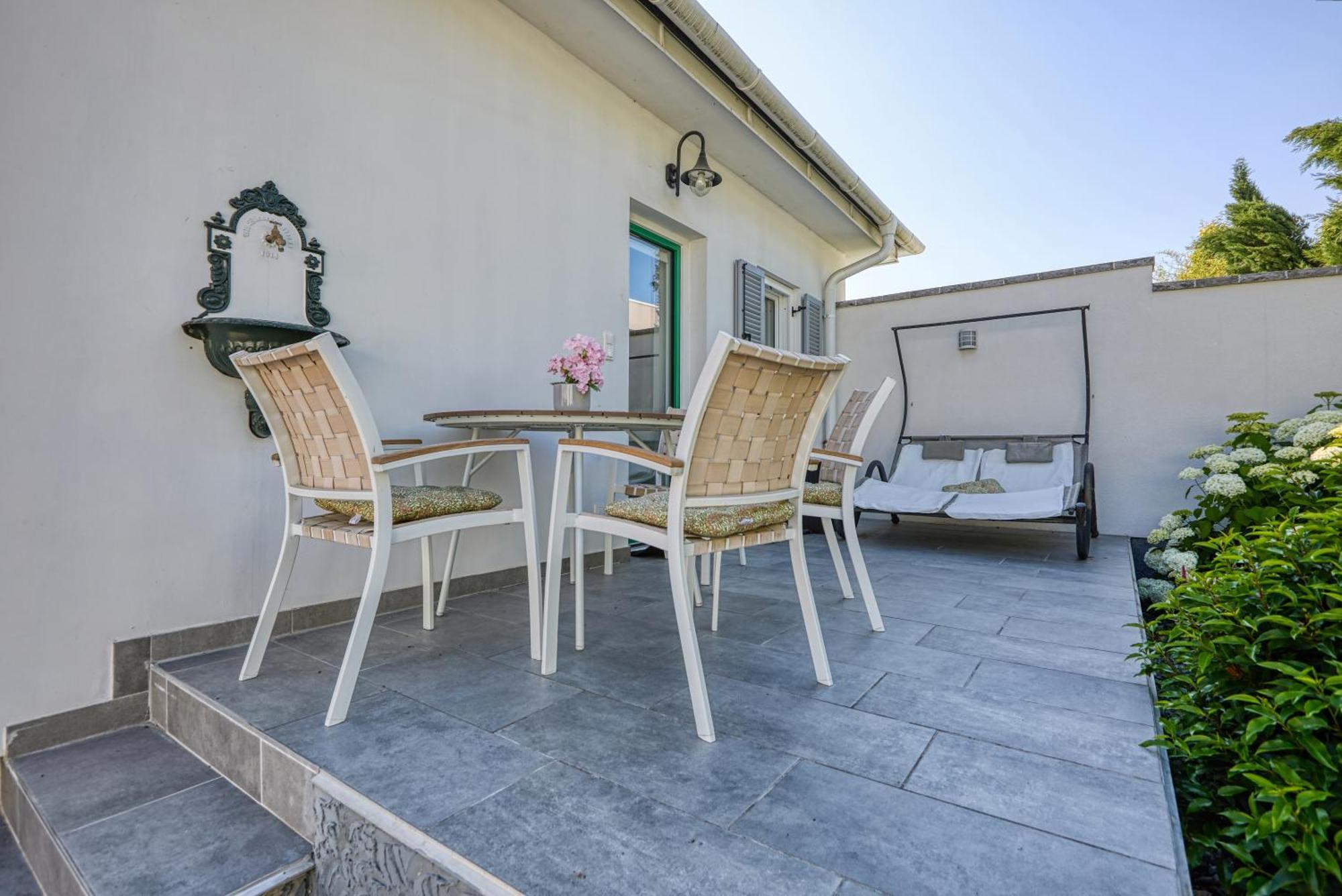 The Doors Boutique Apartments Mosonmagyaróvár Esterno foto
